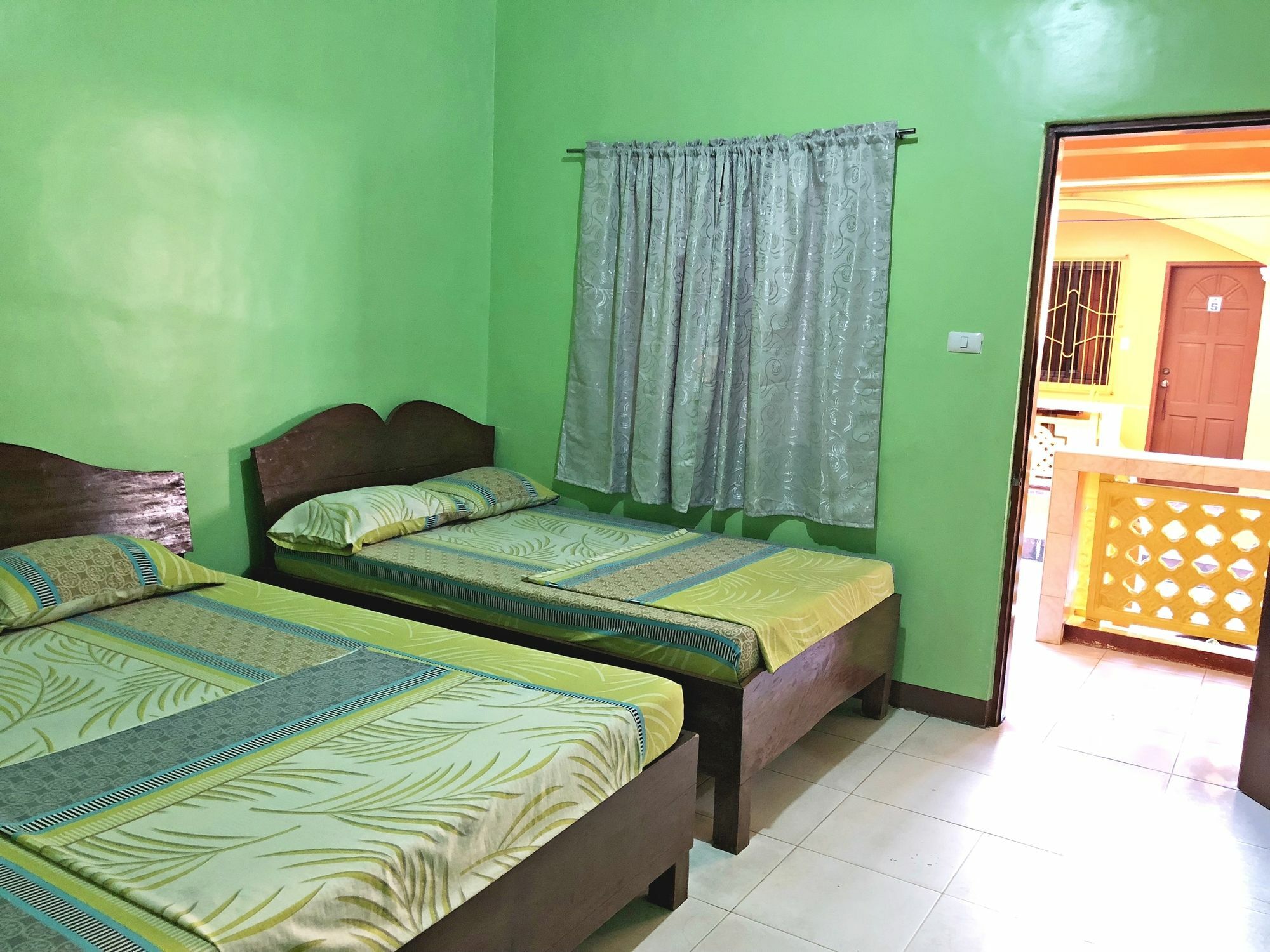 Queen Of Isle Cottages And Restaurant Puerto Galera Εξωτερικό φωτογραφία