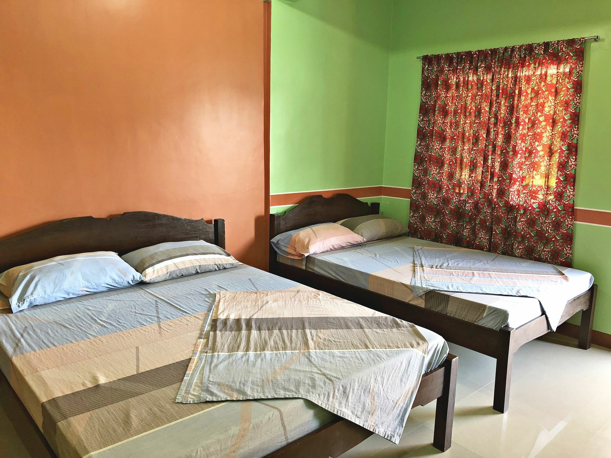 Queen Of Isle Cottages And Restaurant Puerto Galera Εξωτερικό φωτογραφία