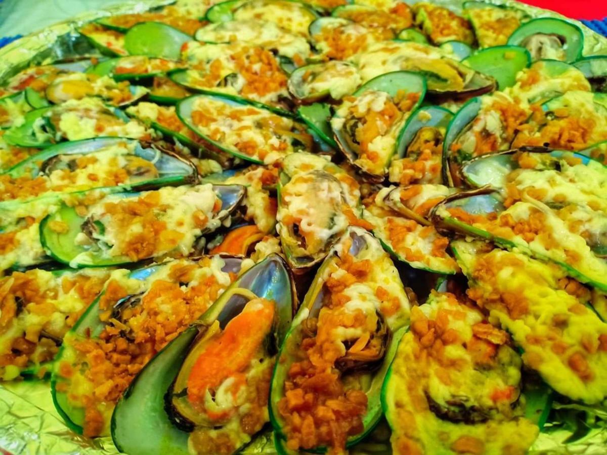 Queen Of Isle Cottages And Restaurant Puerto Galera Εξωτερικό φωτογραφία